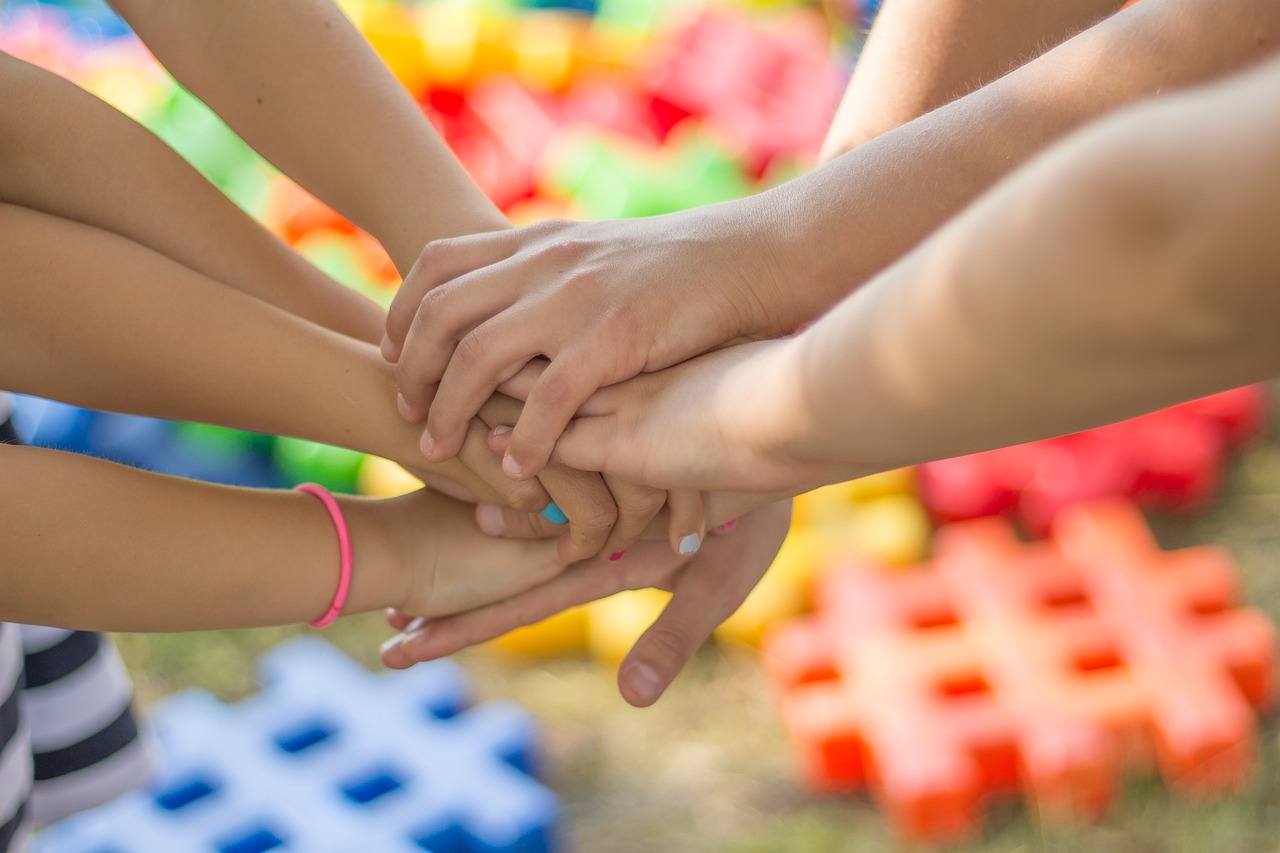 hands-friendship-friends-2847508 hands, friendship, friends-2847508.jpg